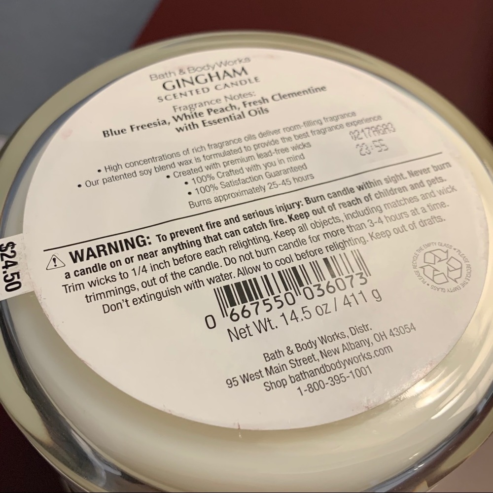 Bath & Body Works Gingham Scented Candle - Picture 4 of 4